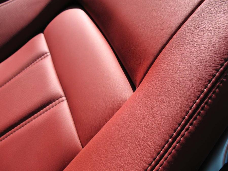 Детали интерьера Bentley Continental GTC 2007 года  (фото 18 из 51)